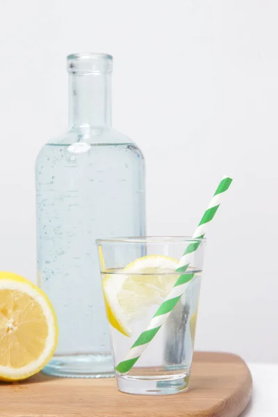 Zitronenwasser Mit Bambusstroh Gesunder Detox Drink Mehrweg Bambushalme Als Alternative — Stockfoto