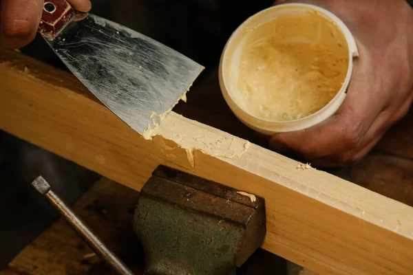 Handyman Smoothing Wooden Plank Skim Coat Applaying Putty Piece Wood — Stock Photo, Image