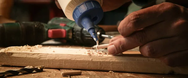 Handyman Assembling Wooden Pieces Glue — 스톡 사진