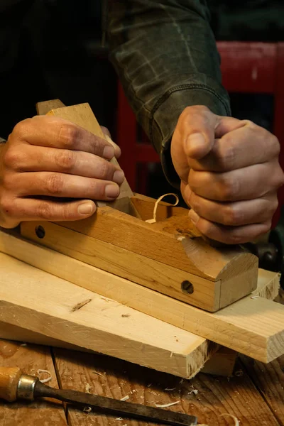 Carpenter Planing Wood Workshop Hand Planer — Stockfoto