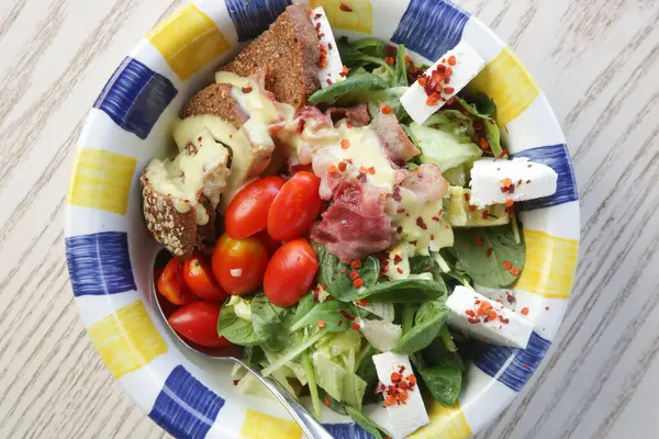 Salad Bowl Table Salad Dish Toast Bread Cherry Tomato Arugula — Stock Photo, Image
