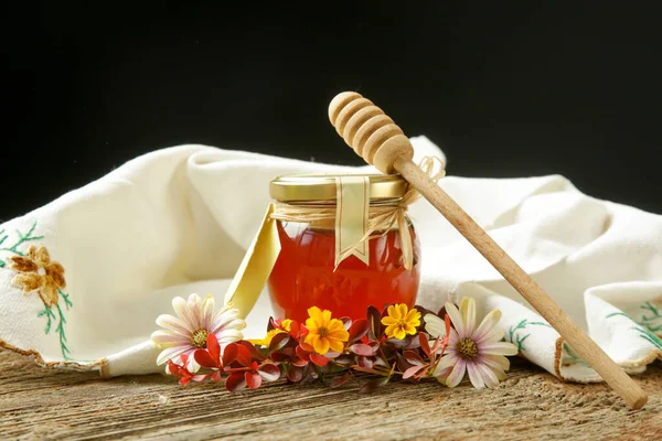 Een Pot Bloemenhoning Houten Tafel — Stockfoto