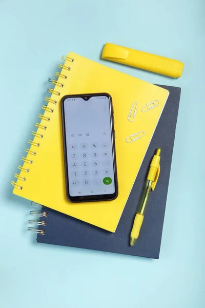Onderwijs Terug Naar School Concept Notebooks Pen Rekenmachine Blauwe Achtergrond — Stockfoto