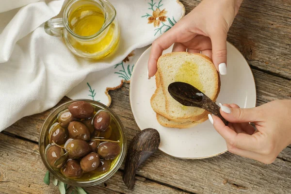 Woman Having Healthy Snack Olives Olive Oil Bread — Stock Photo, Image