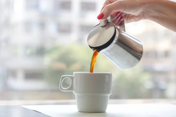 Woman Hand Holding Coffee Mug Pouring Coffee Cup Morning Routine — Stock Photo, Image