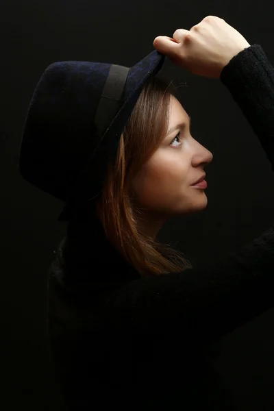 Hermosa mujer con sombrero —  Fotos de Stock