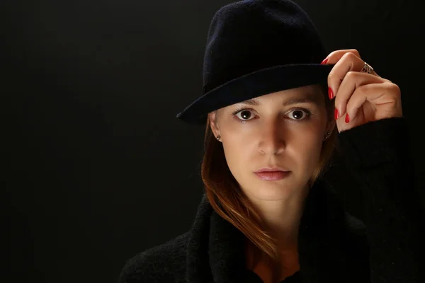 Piękna kobieta w kapeluszu — Zdjęcie stockowe