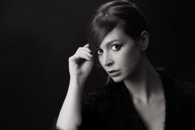 Siyah ve beyaz stüdyo portre