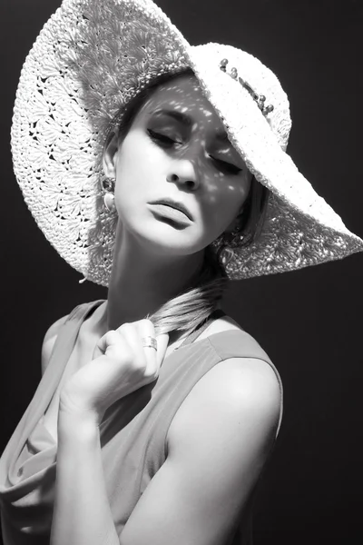 Girl in straw hat — Stock Photo, Image