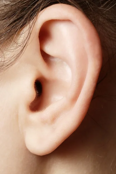 Ludzkie ucho zbliżenie — Zdjęcie stockowe