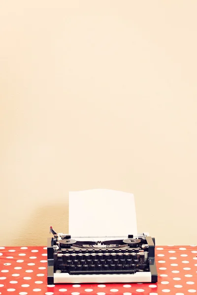 Retro stijl beeld van een oude schrijfmachine — Stockfoto