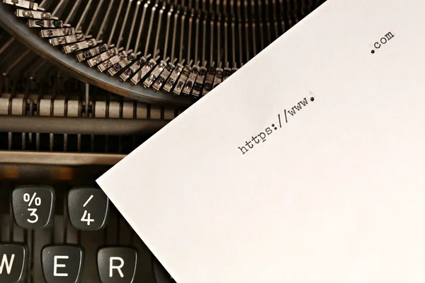 Máquina de escrever antiga com texto http: — Fotografia de Stock