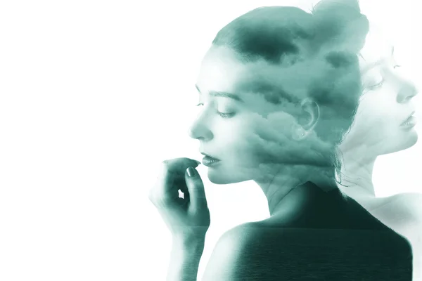 Güzel kız ve doğa manzara çift pozlama