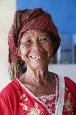 Bali dili yaşlı kadın