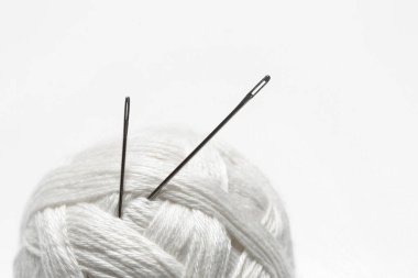 Beyaz Yün İplik Şırıngası, Beyaz Arkaplanda Yakın plan