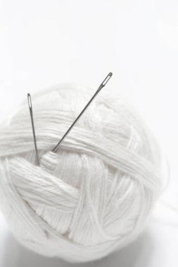 Beyaz Yün İplik Şırıngası, Beyaz Arkaplanda Yakın plan