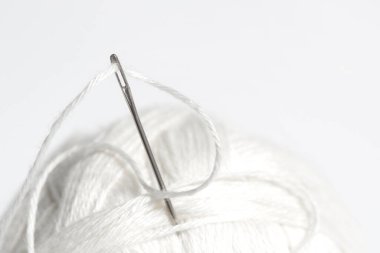 Beyaz Yün İplik Şırıngası, Beyaz Arkaplanda Yakın plan