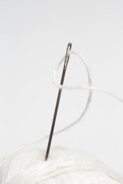 Beyaz Yün İplik Şırıngası, Beyaz Arkaplanda Yakın plan