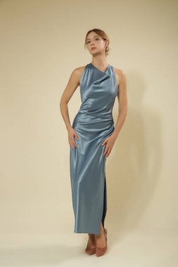 Ege Modeli Mavi İpek Maksi Elbise Minimum 1990 Stil Stüdyo Moda Konsepti