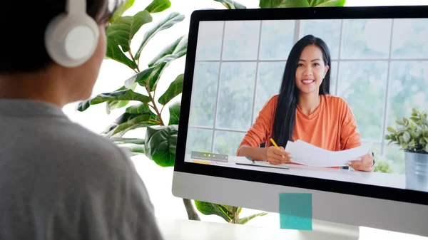 Studie Online Klasse Student Man Luisteren Naar Lezing Terwijl Online — Stockfoto