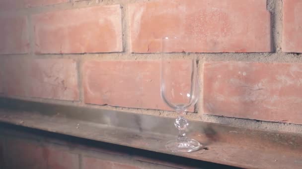 Фейерверк, загруженный в винное стекло — стоковое видео