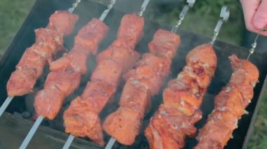 Man Cooking Barbekü Izgara Et Dışarıda