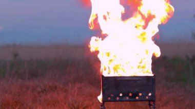 Brazier veya Extreme Grill Mutfağında Yanan Ateş