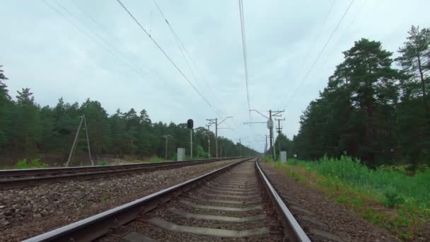 Плавное движение вдоль Европейской железной дороги — стоковое видео
