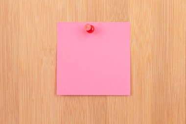 Tahta Mesaj Tahtasına Pembe Yapışkan Not