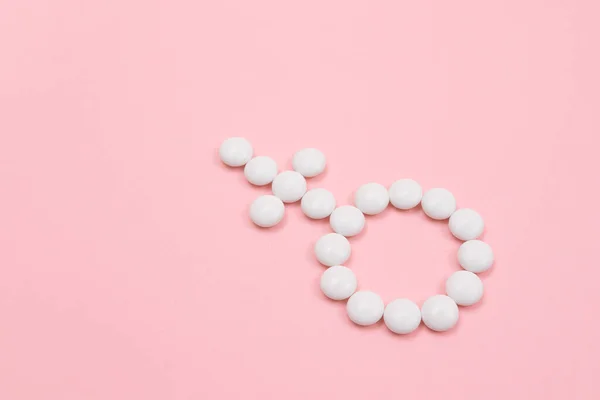 Símbolo de género femenino hecho de píldoras blancas — Foto de Stock