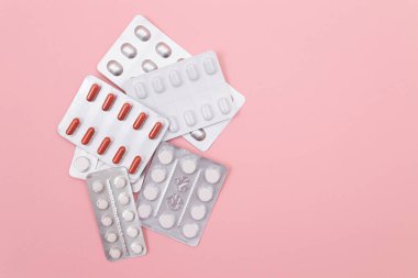 İlaç Endüstrisi ve İlaç Ürünleri - Farklı Renkli Haplar