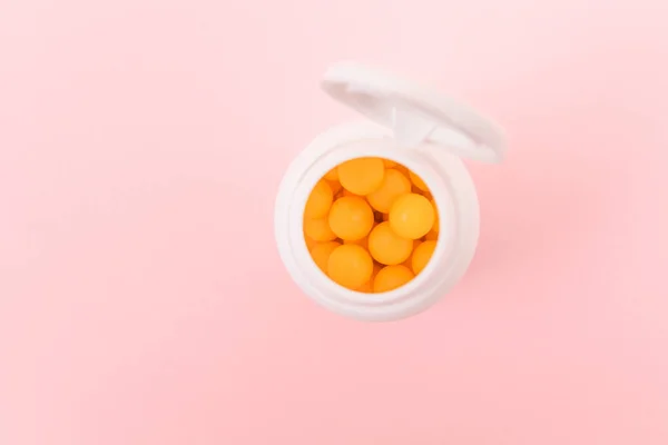 Pharmaceutical Industry and Medicinal Products - Yellow Vitamins — Stock Photo, Image