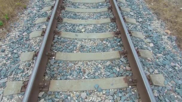 Плавное движение вдоль Европейского железнодорожного пути — стоковое видео