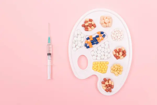 Indústria Farmacêutica e Medicamentos - Diferentes comprimidos coloridos — Fotografia de Stock