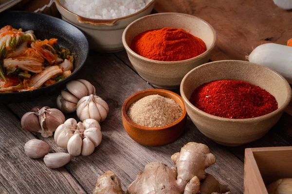 Fresh ingredients and vegetables Placed in the table For making Kimchi Which contains ingredients such as ginger, garlic, salt, onion, sugar, gochugaru (Korean chili). Kimchi is a healthy food. — Stock Image Fresh Ingredients Vegetables Placed Table Making Kimchi Which Contains Ingredients Stock Photo