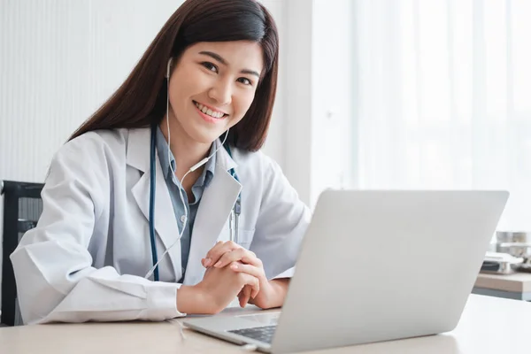 Asian therapist woman doctor is online visiting with a patient on the internet application. Her Listening and Give advice and explains how to treat the initial disease, Concept of Medical technology.