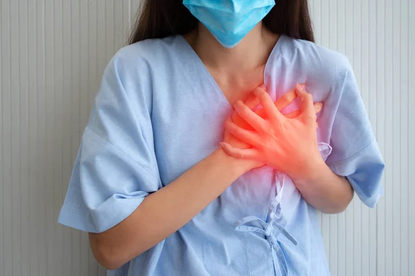 Female Patient Wearing Mask Hand Holding Chest Due Heart Attack — Stock Photo, Image