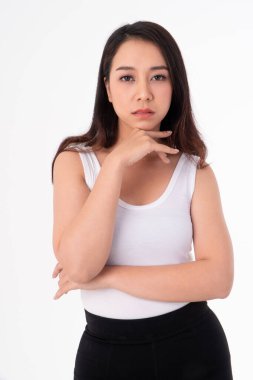 Mutlu bir Asyalı güzel kadının portresi ve güzel bir ten. Cilt bakımı ve besleyici gıda kavramı