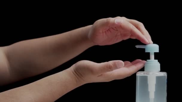 Uomo Che Utilizza Disinfettante Mani Strofinare Alternativa Lavaggio Delle Mani — Video Stock