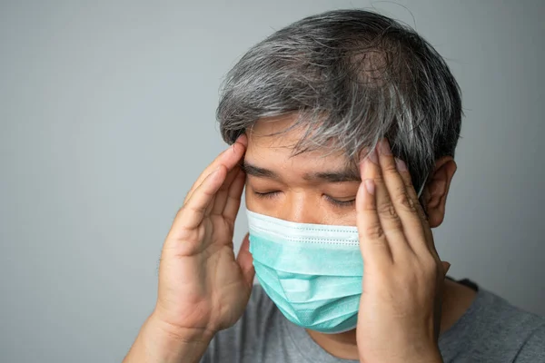 Uomo Asiatico Malato Che Indossa Una Maschera Medica Prendere Una — Foto Stock