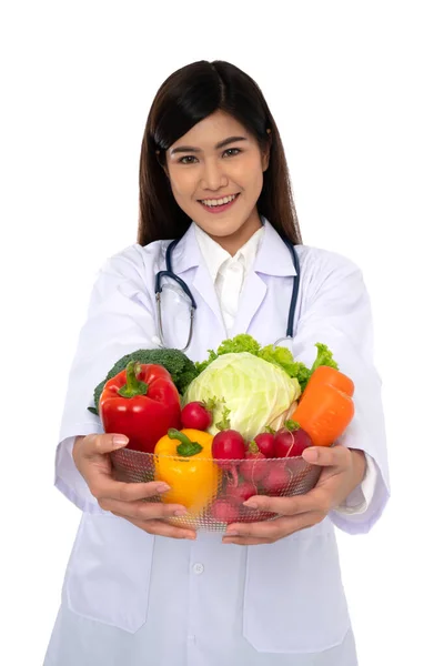 Medico Nutrizionista Che Tiene Frutta Fresca Mele Arancioni Rosse Verdi — Foto Stock