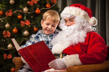 Noel Baba ve küçük bir çocuk