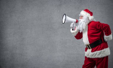 Noel Baba bir megafon ile