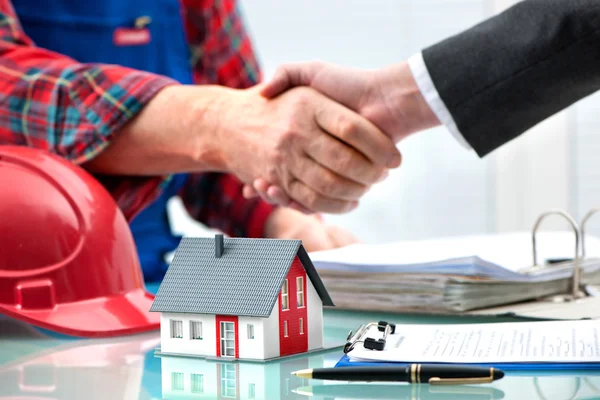 Handshakes after contract signature — Stock Photo, Image