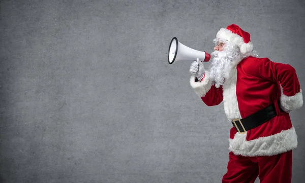 Санта-Клаус с мегафоном — стоковое фото