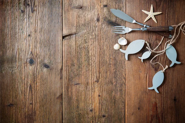 Fish cutlery tied with empty fish shaped tag — Stock Photo, Image