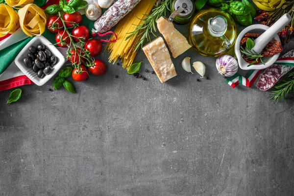 Ingredientes alimenticios italianos — Foto de Stock