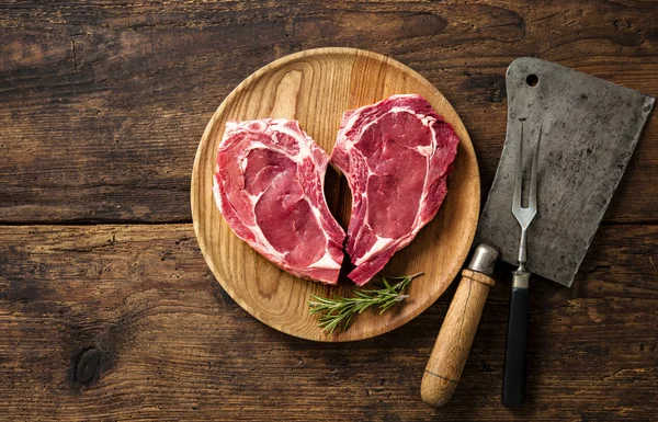 Heart shape raw fresh veal meat steaks — Stock Photo, Image