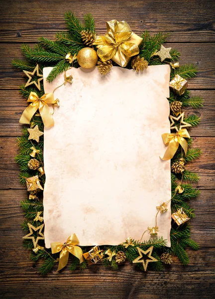 Altes Papier mit Weihnachtsdekoration — Stockfoto