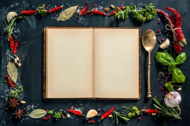 Otlar ve baharatlar ile bir tarif kitabı